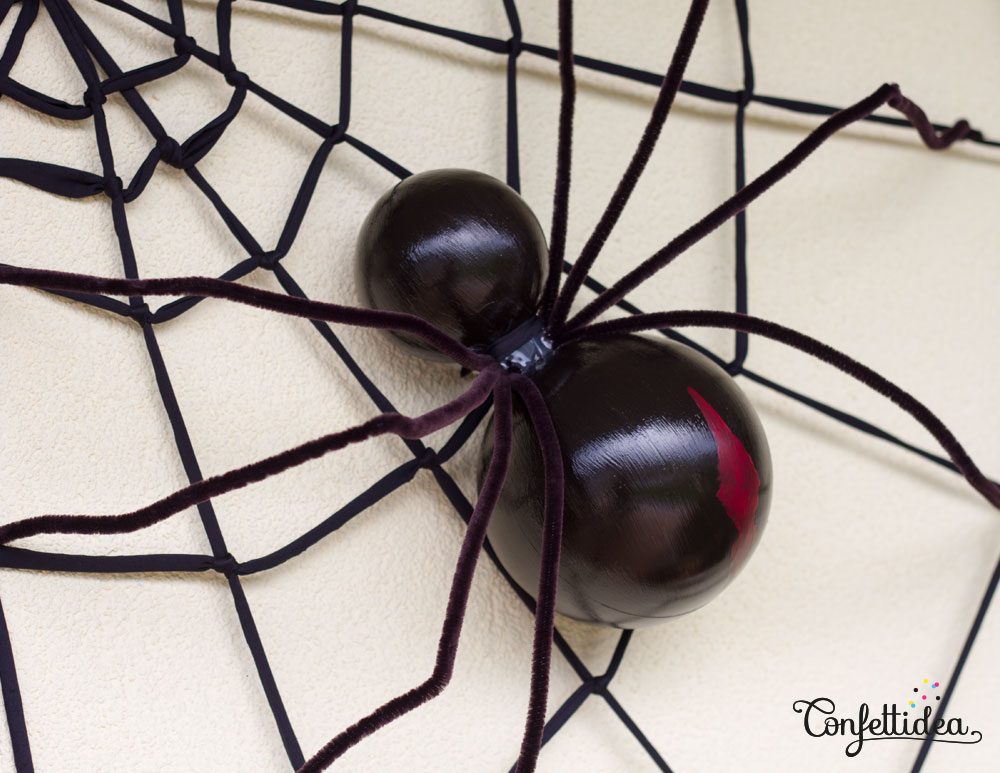 giant spider web DIY Halloween